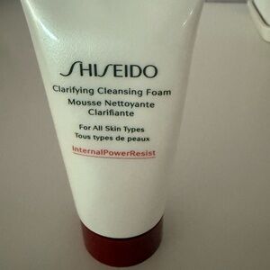 Shiseido Clarifying Cleansing Foam - White